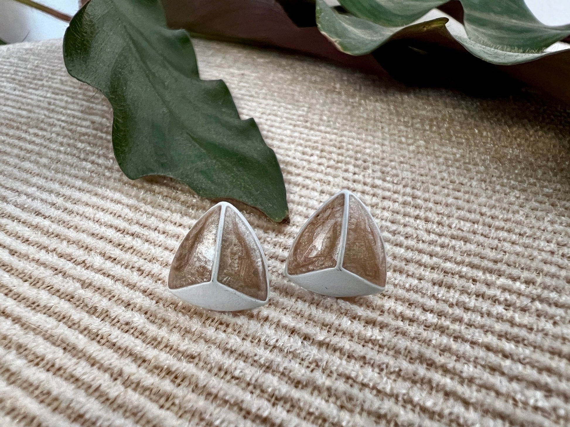 Vintage Beige & White Enamel Stud Earrings, Triangle, 90s Costume Jewelry, Retro 80s - Loom Vintage
