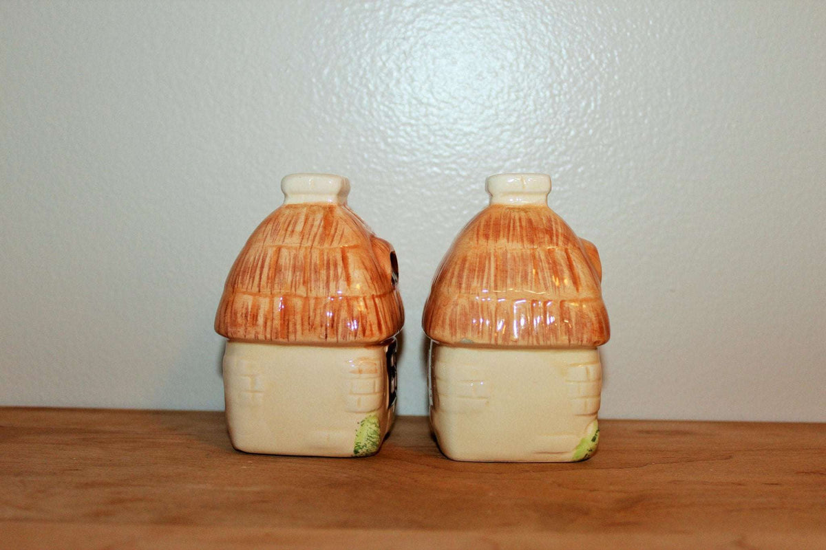 Vintage ceramic cottage salt and pepper shakers with peach thatched roofs, photo 3 of 10