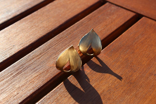Vintage Giovanni Signed Gold Leaves Clip on Earrings Mod Retro Art Deco - Loom Vintage