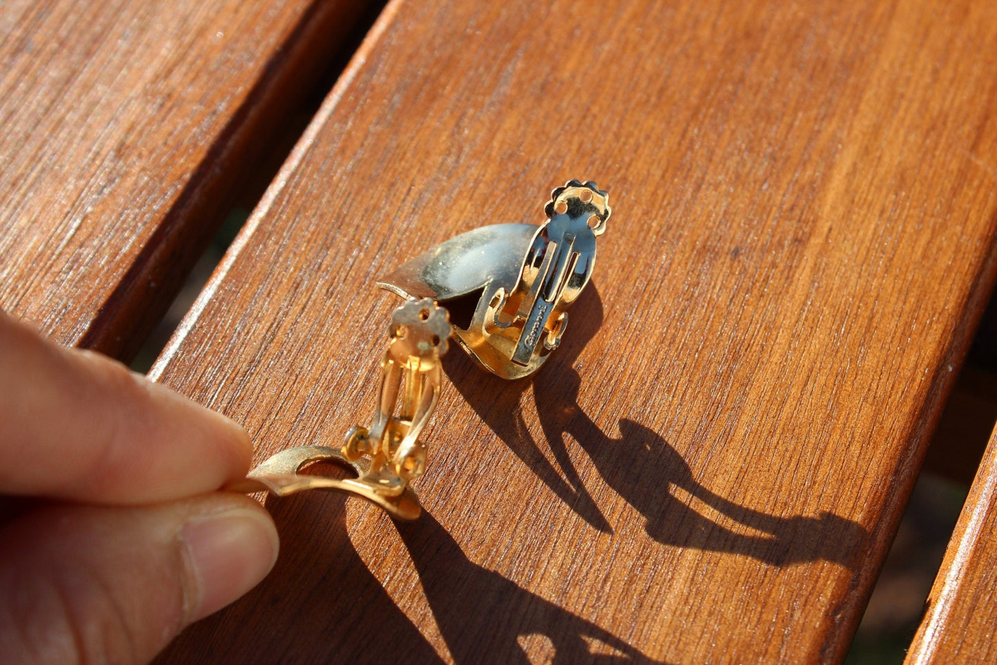 Vintage Giovanni Signed Gold Leaves Clip on Earrings Mod Retro Art Deco - Loom Vintage