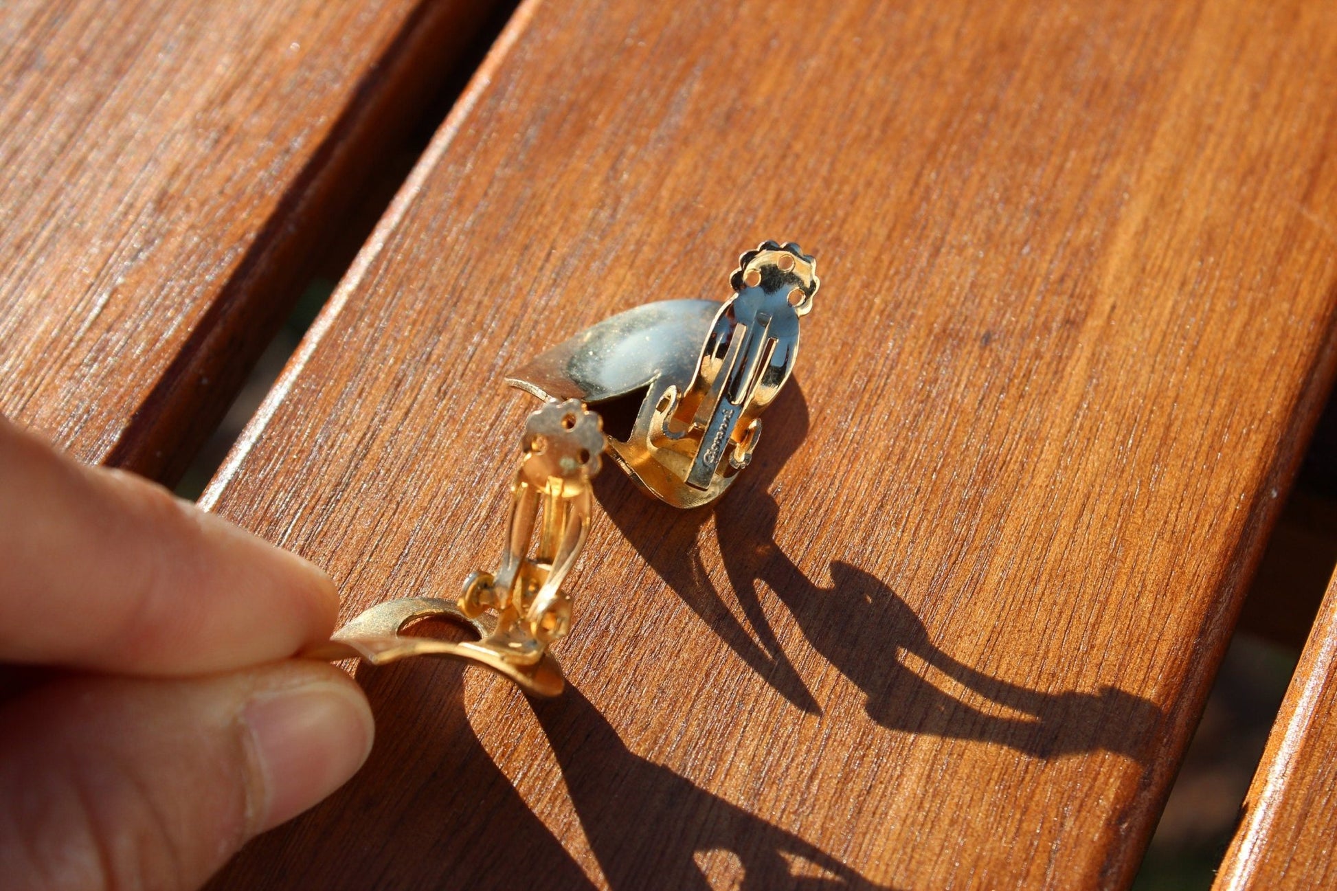 Vintage Giovanni Signed Gold Leaves Clip on Earrings Mod Retro Art Deco - Loom Vintage