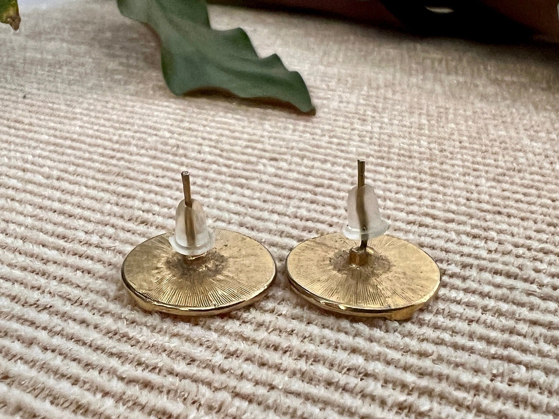 Vintage Gold & Beige Enamel Stud Earrings, Circle 90s Costume Jewelry, Retro 80s, Round Studa - Loom Vintage