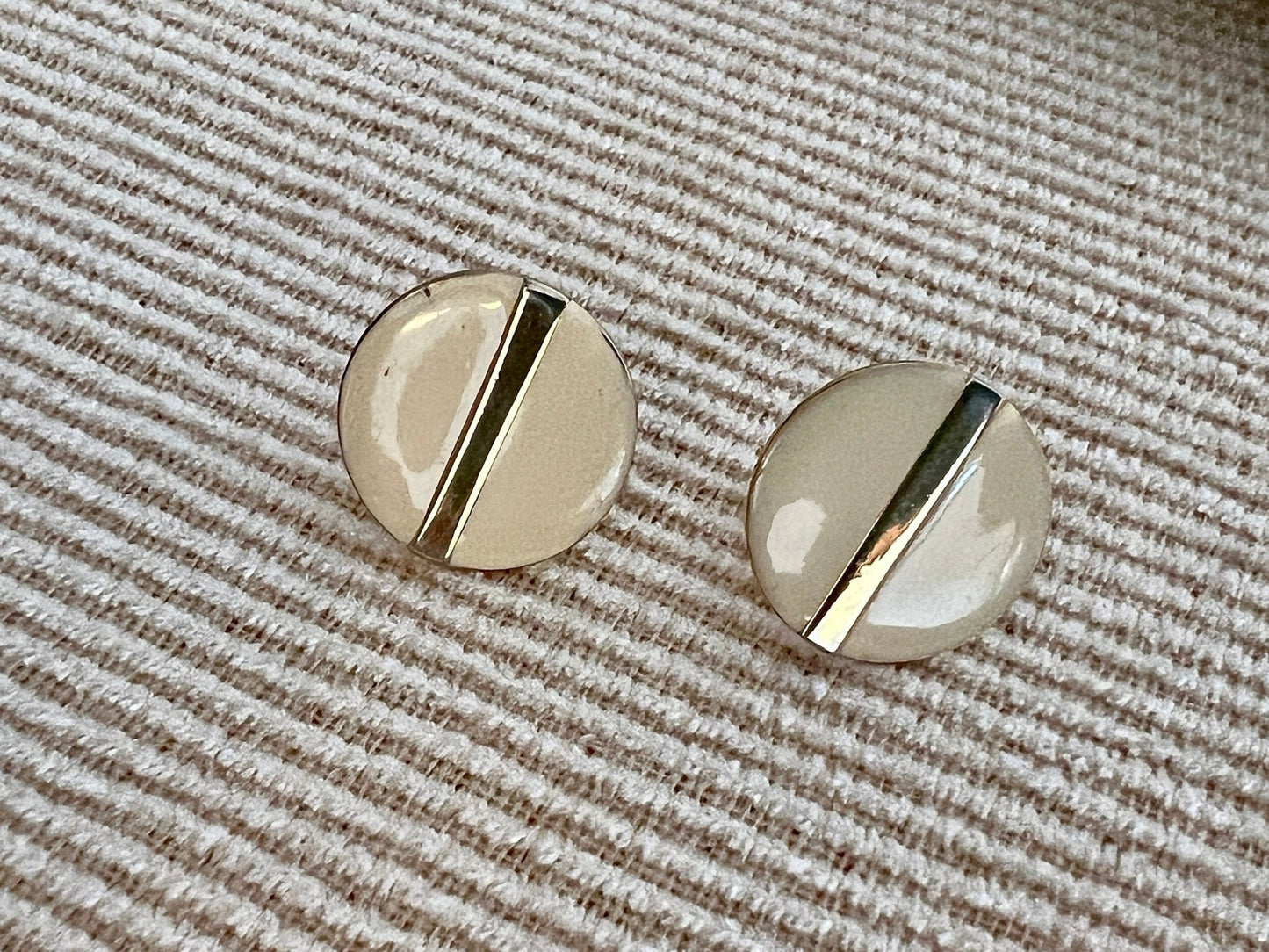 Vintage Gold & Beige Enamel Stud Earrings, Circle 90s Costume Jewelry, Retro 80s, Round Studa - Loom Vintage