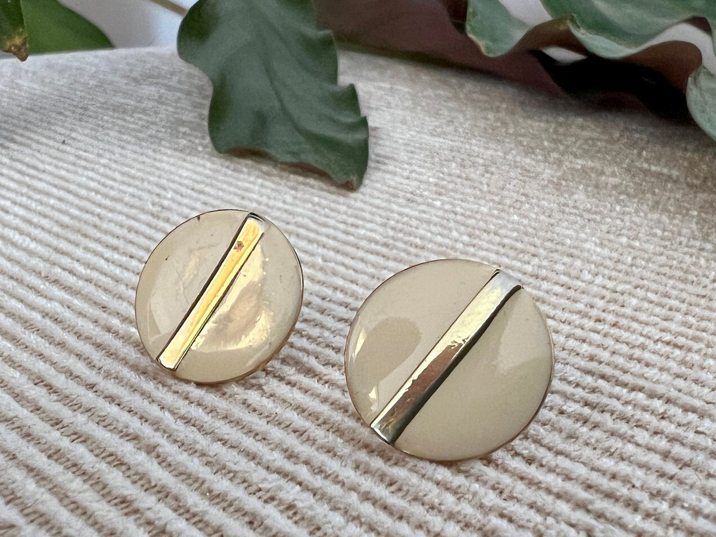 Vintage Gold & Beige Enamel Stud Earrings, Circle 90s Costume Jewelry, Retro 80s, Round Studa - Loom Vintage