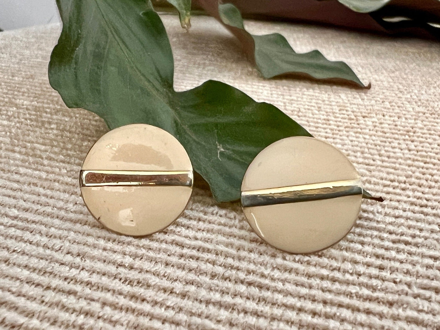 Vintage Gold & Beige Enamel Stud Earrings, Circle 90s Costume Jewelry, Retro 80s, Round Studa - Loom Vintage