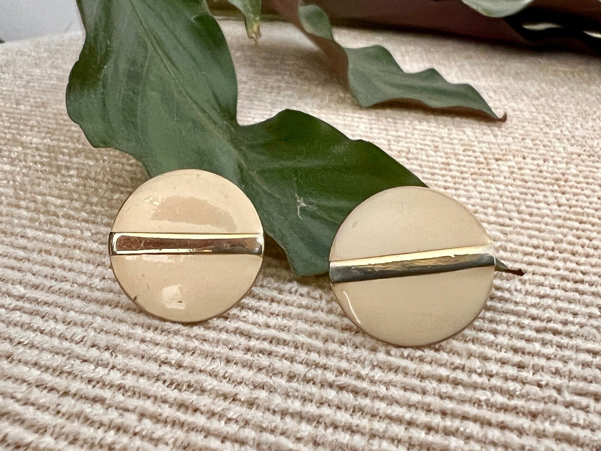 Vintage Gold & Beige Enamel Stud Earrings, Circle 90s Costume Jewelry, Retro 80s, Round Studa - Loom Vintage
