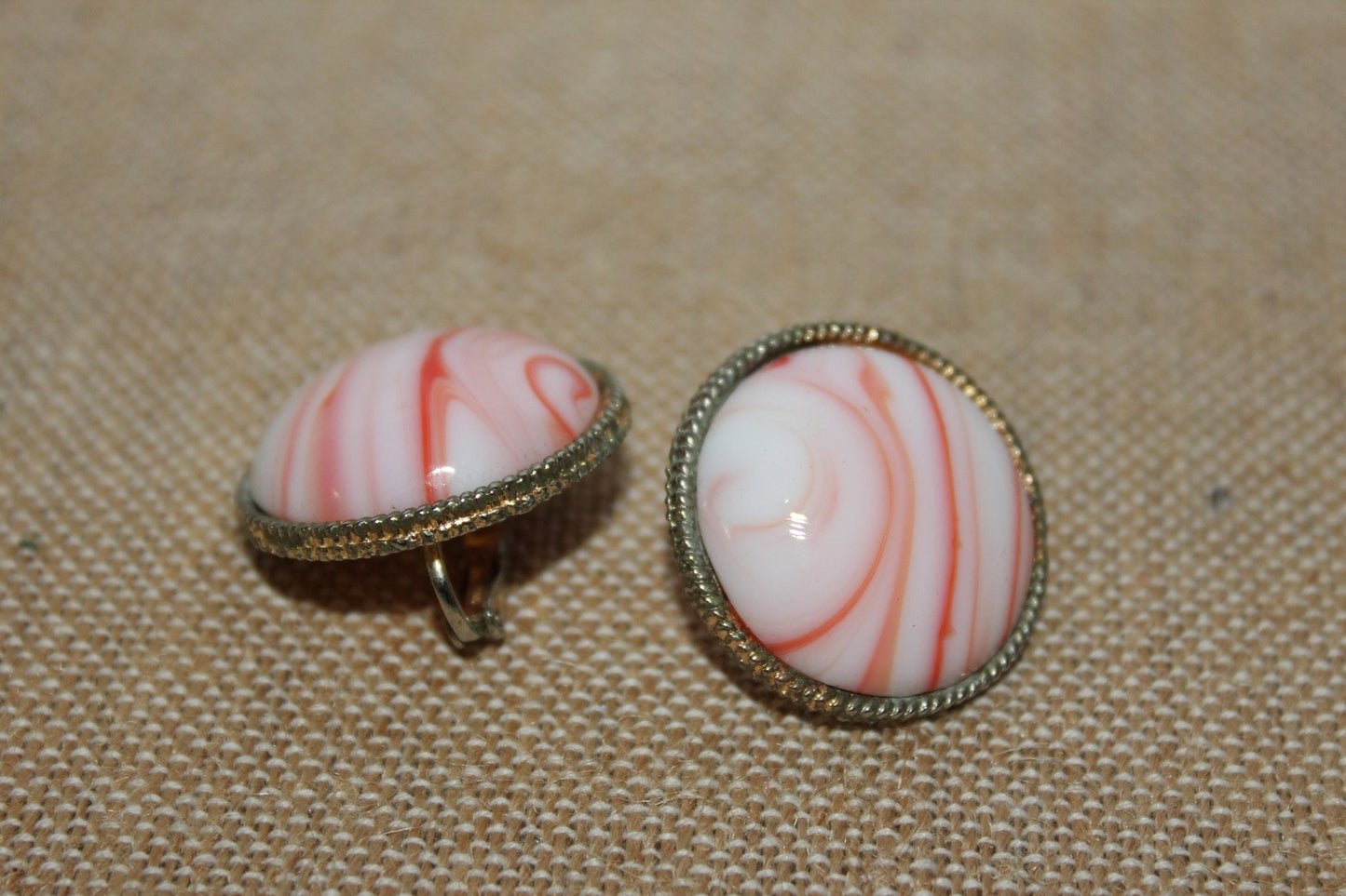 Vintage Gold Tone Frame Marble Pink & White Round Clip On Earrings - Loom Vintage
