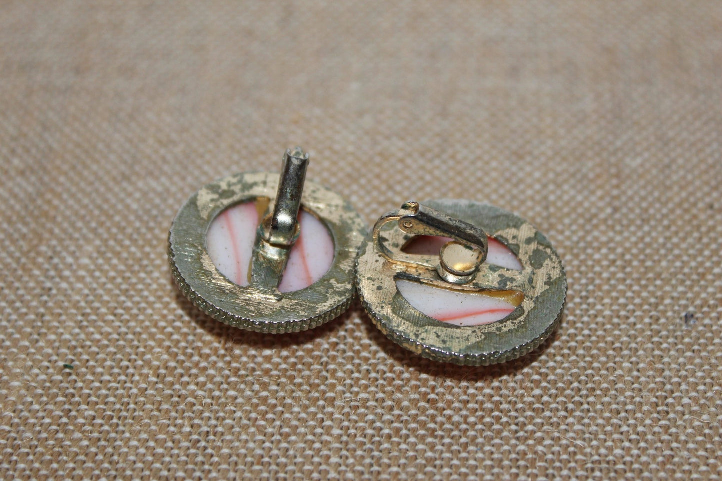Vintage Gold Tone Frame Marble Pink & White Round Clip On Earrings - Loom Vintage