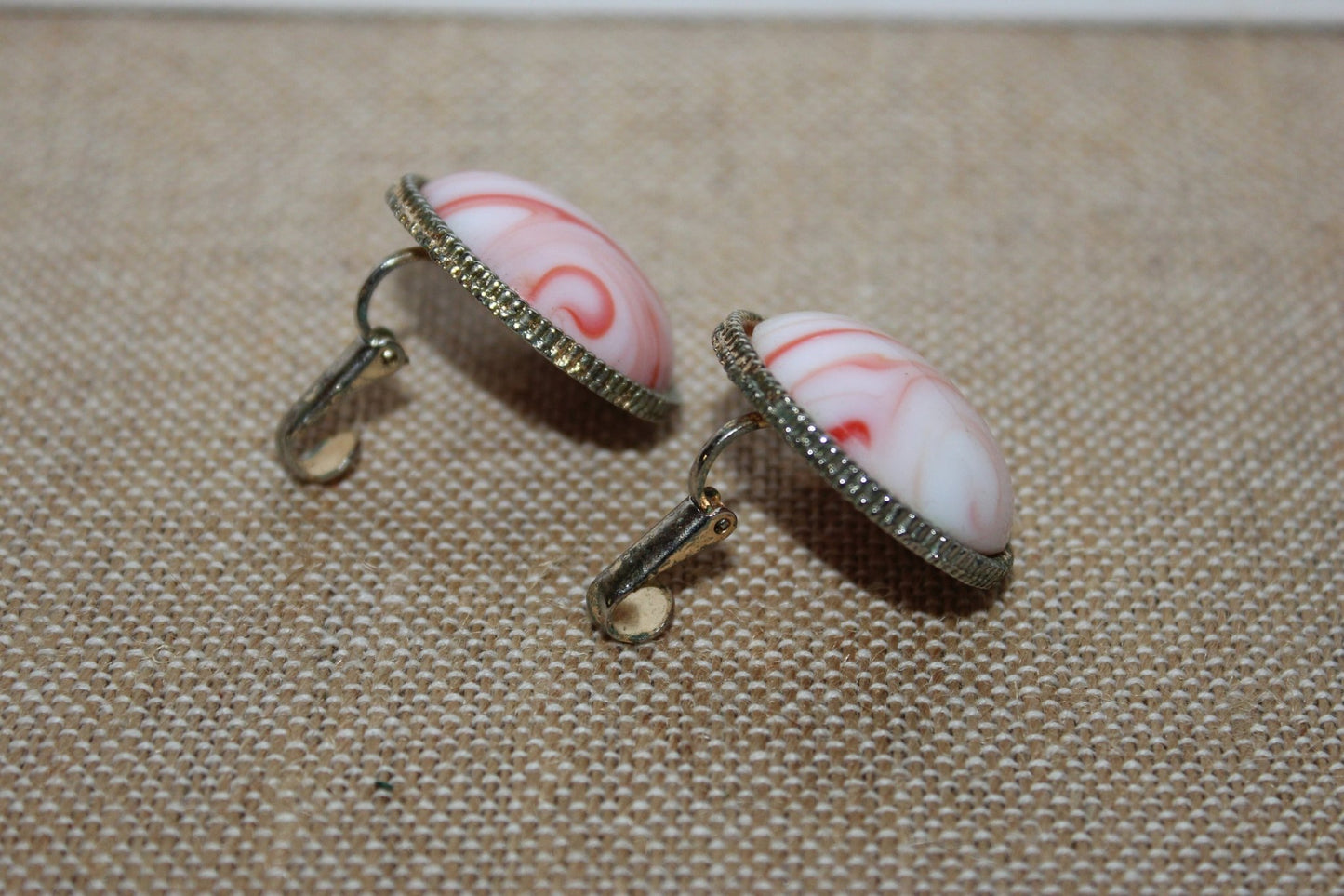 Vintage Gold Tone Frame Marble Pink & White Round Clip On Earrings - Loom Vintage