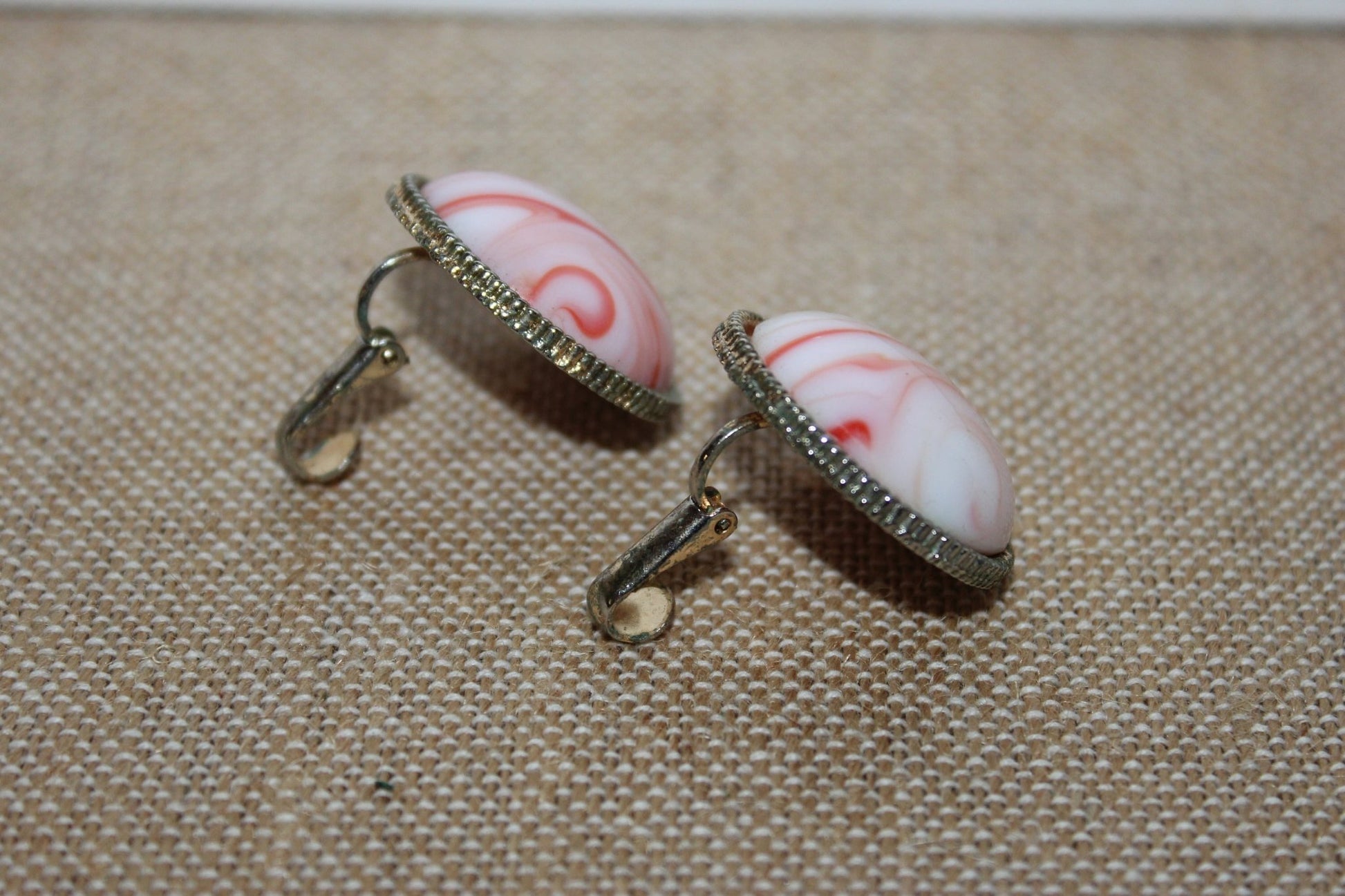 Vintage Gold Tone Frame Marble Pink & White Round Clip On Earrings - Loom Vintage