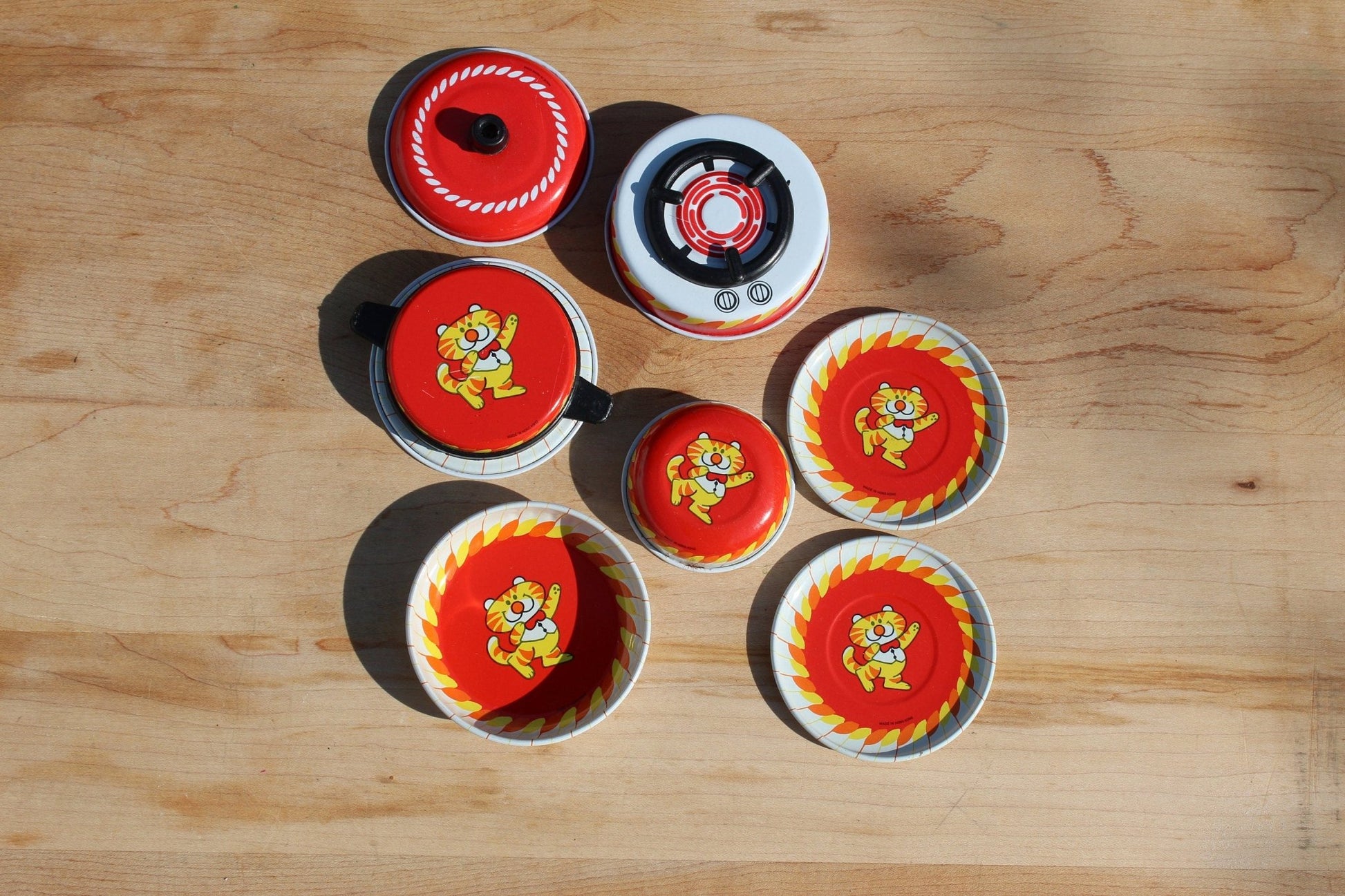 Vintage Japan Tin Toy Kitchen Set / Plates / Stove Top / Pot / Tin Toys / Hong Kong / Cat Design - Loom Vintage