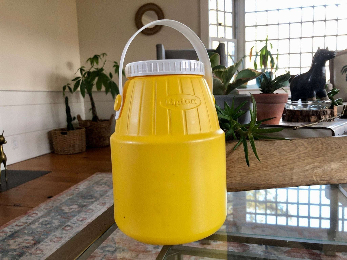 Vintage Lipton yellow plastic tea jug with white lid and handle, photo 2 of 8
