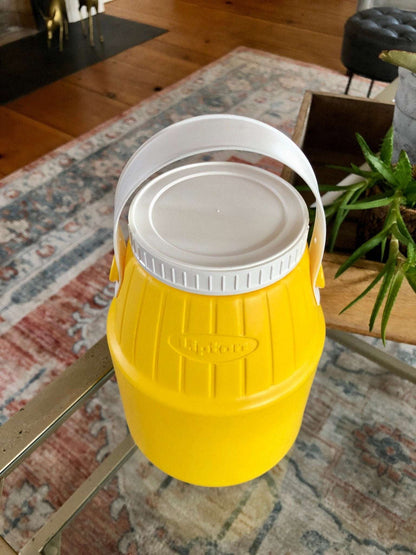 Vintage Lipton yellow plastic tea jug with white lid and handle, photo 4 of 8