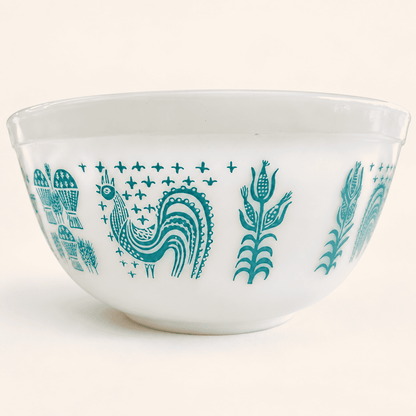 Pyrex Amish Butterprint bowl showing the turquoise rooster and corn stalks