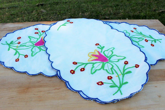 Vintage Set of 4 Embroidered Vintage Table Linens / Matching Dresser Scarves / Floral Table Linen / Made in Portugal - Loom Vintage