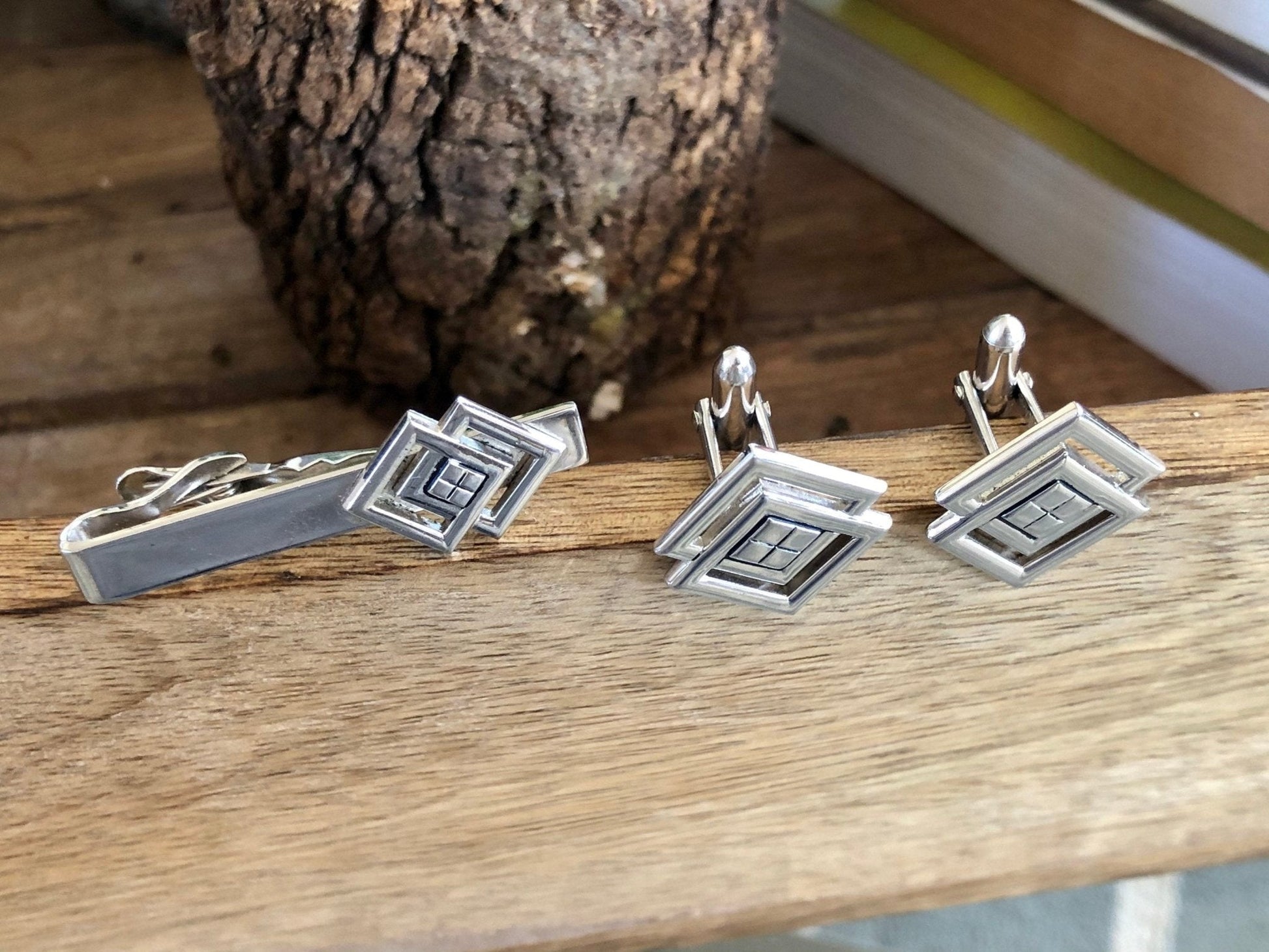 Vintage set of SWANK Cufflinks and Tie Clip / Tie Bar - Loom Vintage