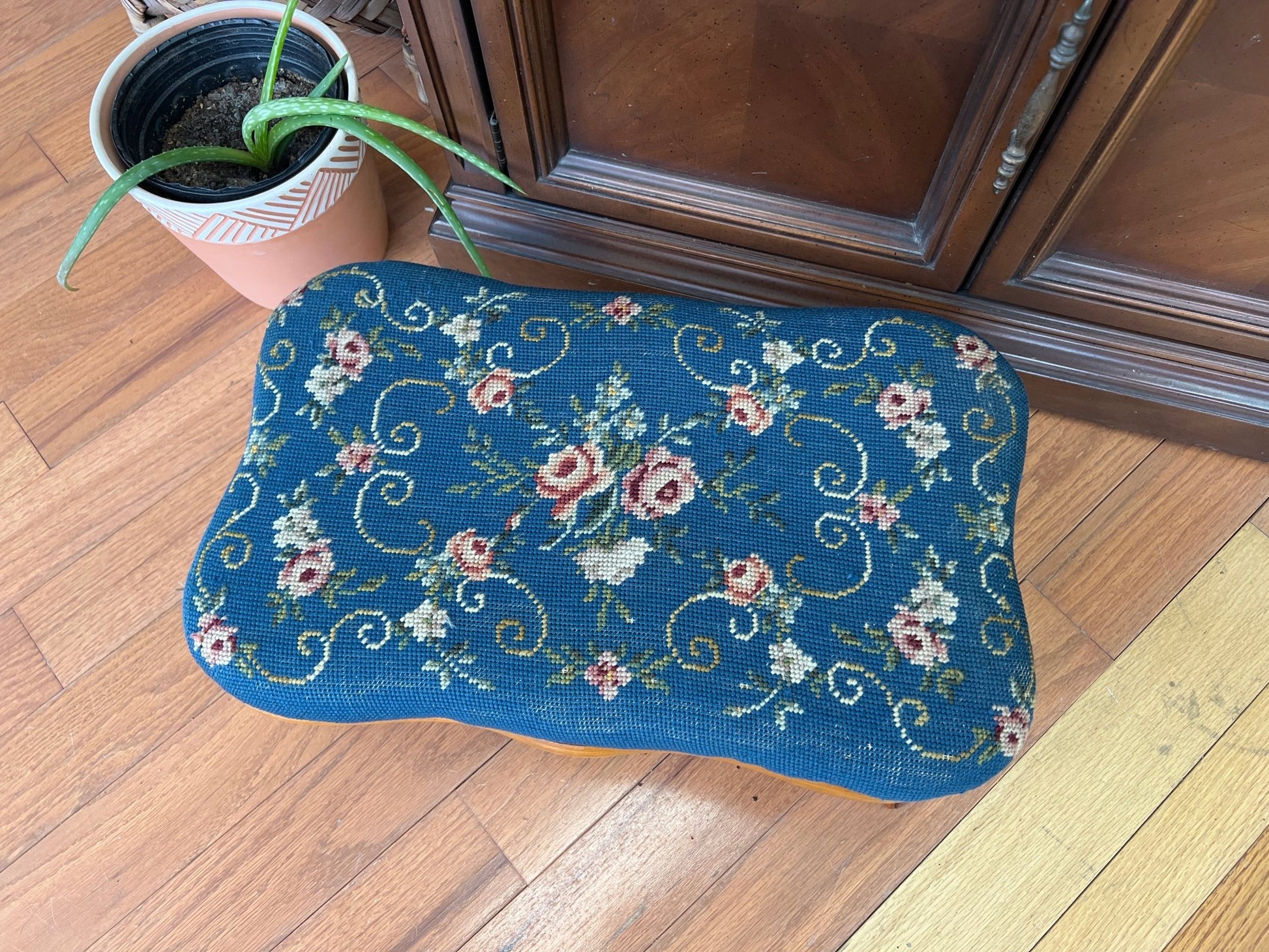 Vintage Victorian - Style Needlepoint Footstool – Blue Rose Motif, 18″ × 11″ - Loom Vintage