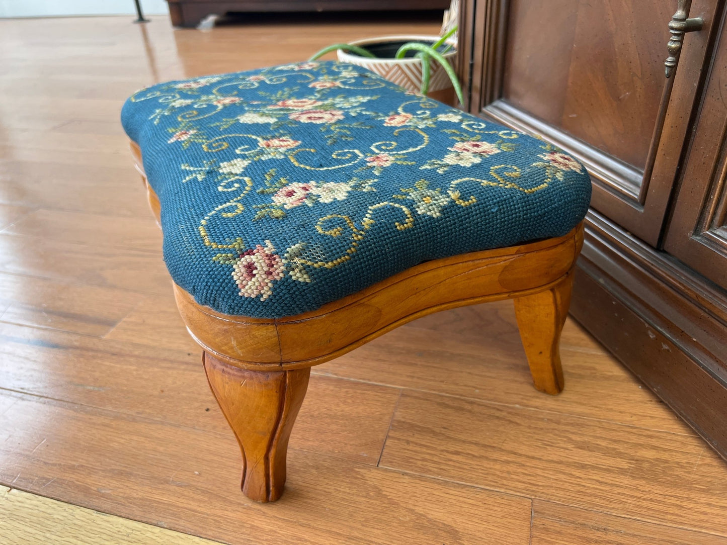 Vintage Victorian - Style Needlepoint Footstool – Blue Rose Motif, 18″ × 11″ - Loom Vintage