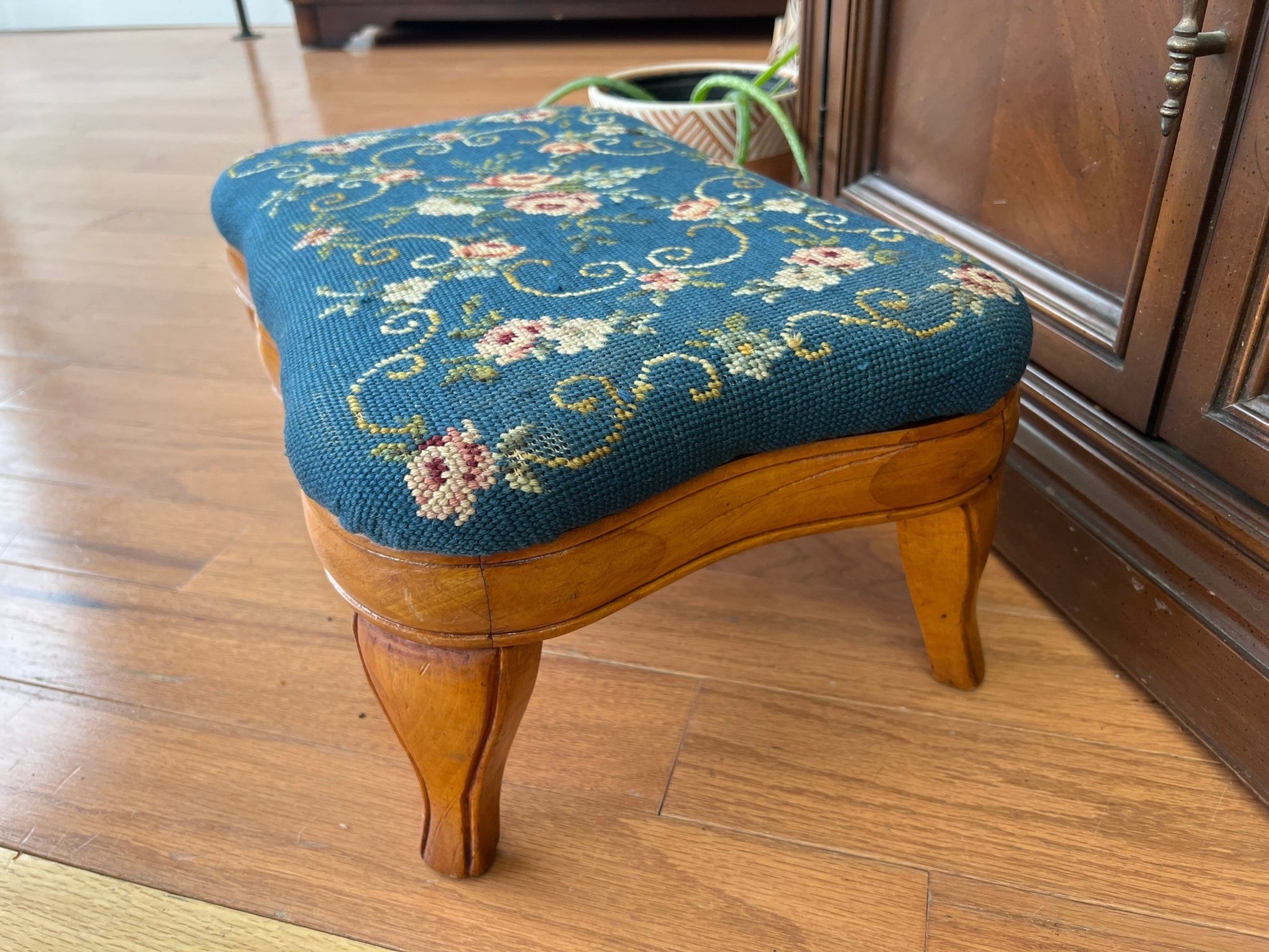 Vintage Victorian - Style Needlepoint Footstool – Blue Rose Motif, 18″ × 11″ - Loom Vintage