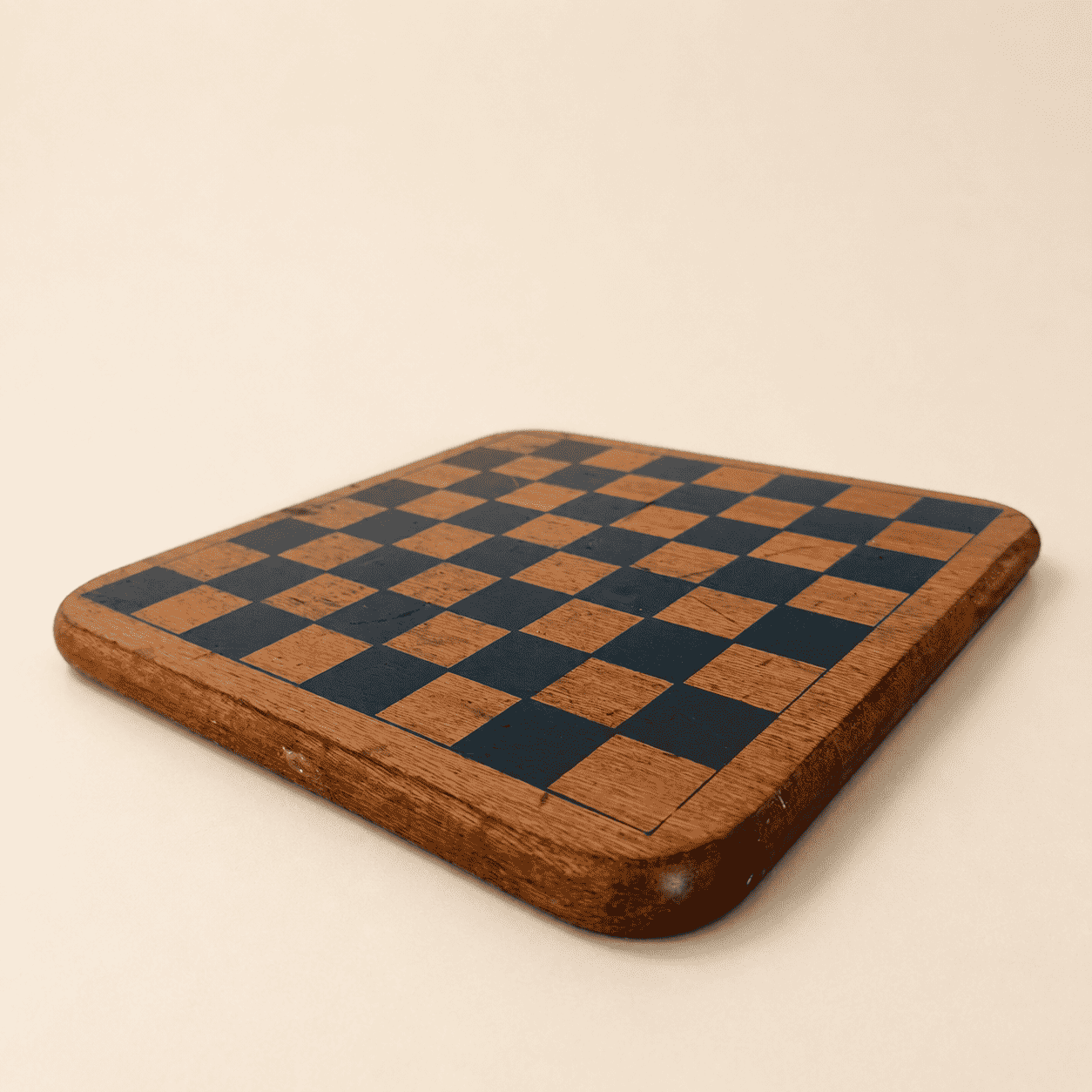 Side profile of the vintage wood game board with rounded corners