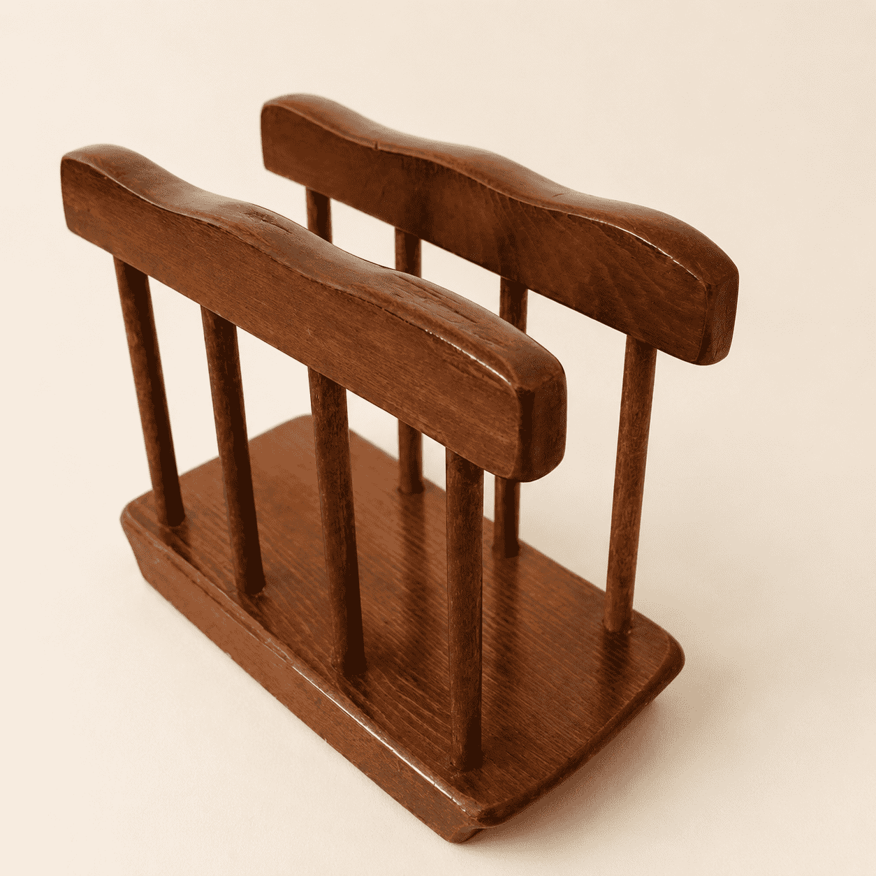 Three-quarter view of the vintage spindle napkin holder