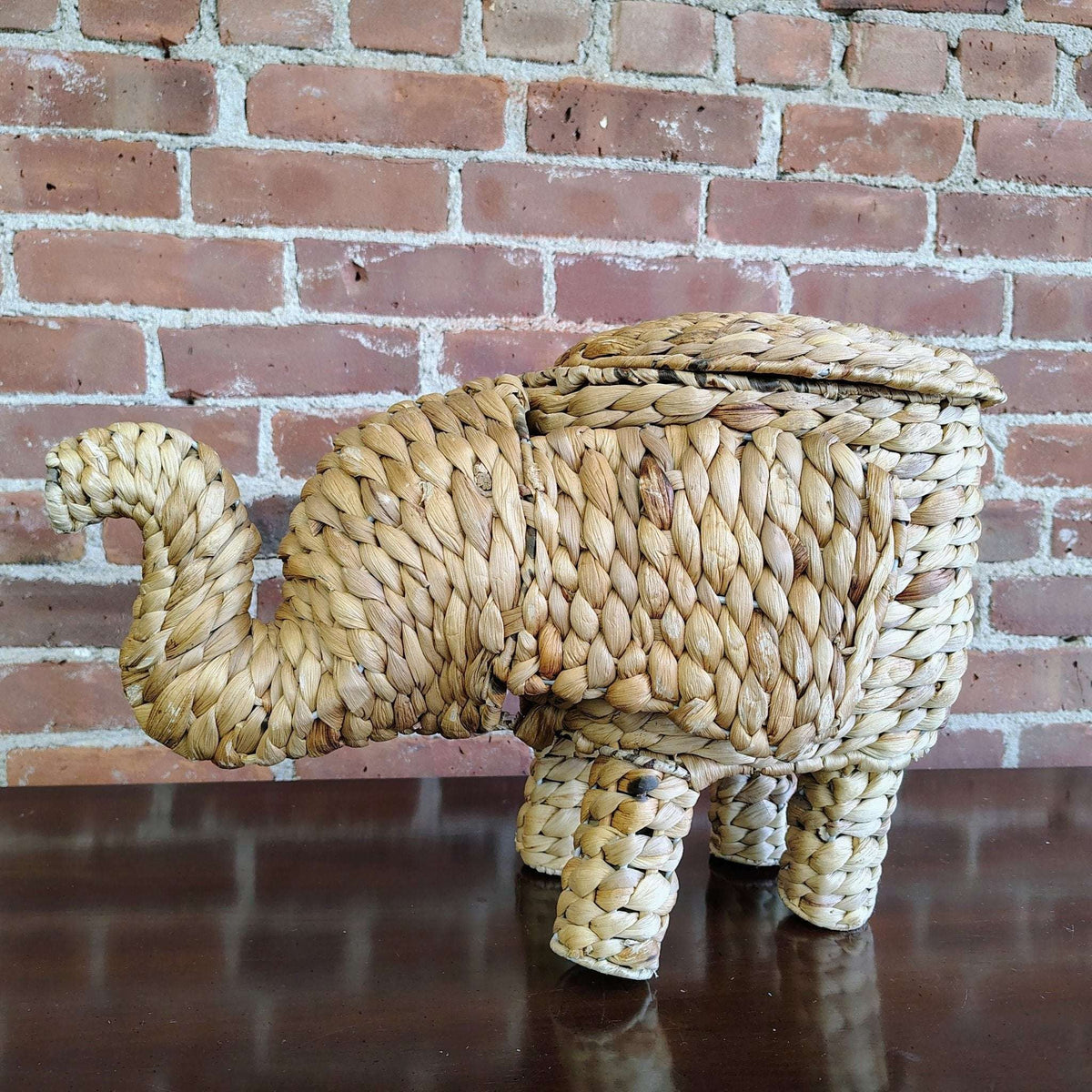 Vintage woven water hyacinth elephant basket with lid and raised trunk, photo 6 of 10